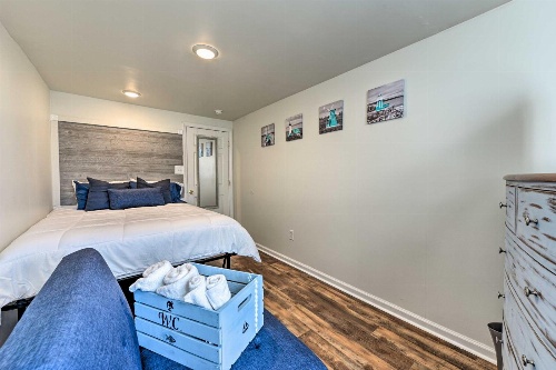 Coastal Getaway, Walk to Beach and Attractions!